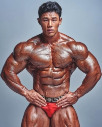 韩国健美巨兽——金强敏